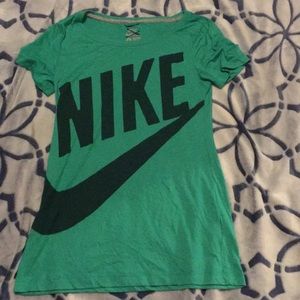 Women’s Nike work out tee